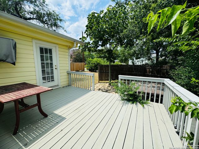 211 LEMING DR, San Antonio, TX 78201