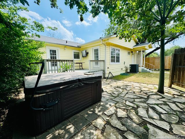 211 LEMING DR, San Antonio, TX 78201