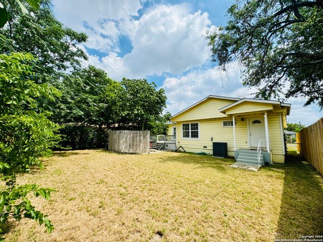 211 LEMING DR, San Antonio, TX 78201
