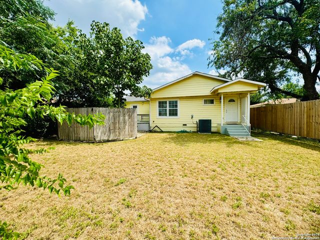 211 LEMING DR, San Antonio, TX 78201
