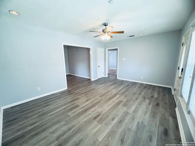 211 LEMING DR, San Antonio, TX 78201