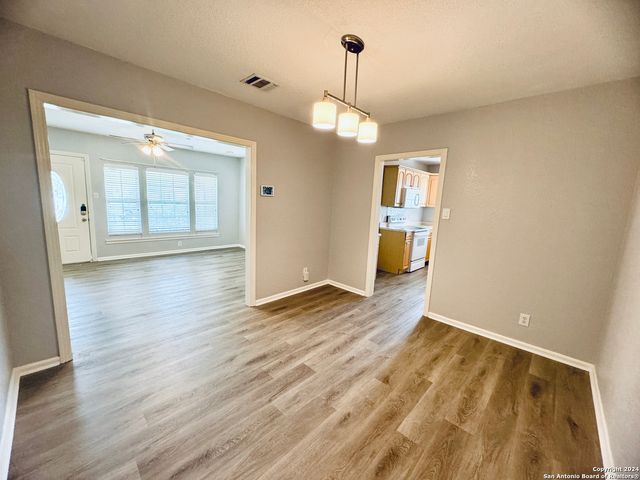 211 LEMING DR, San Antonio, TX 78201
