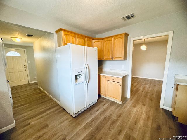211 LEMING DR, San Antonio, TX 78201