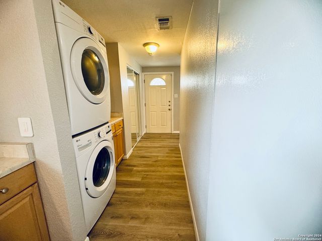 211 LEMING DR, San Antonio, TX 78201
