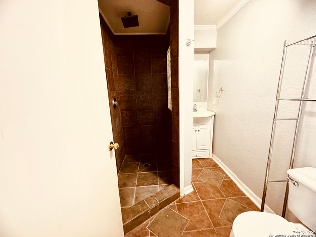 211 LEMING DR, San Antonio, TX 78201