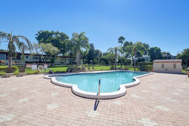 2 Abbey Lane 205, Delray Beach, FL 33446