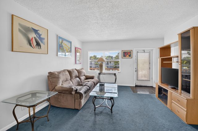 2 Abbey Lane 205, Delray Beach, FL 33446