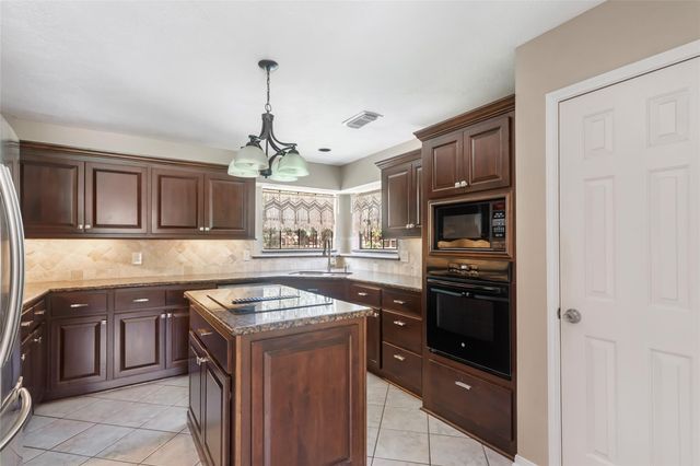 26342 Hill And Dale Avenue, Splendora, TX 77372