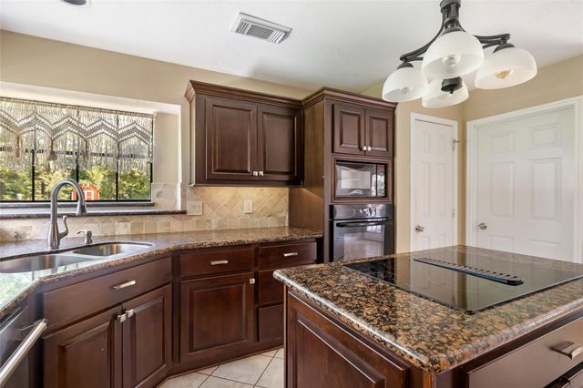 26342 Hill And Dale Avenue, Splendora, TX 77372