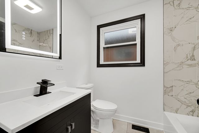 6420 S Winchester Avenue, Chicago, IL 60636