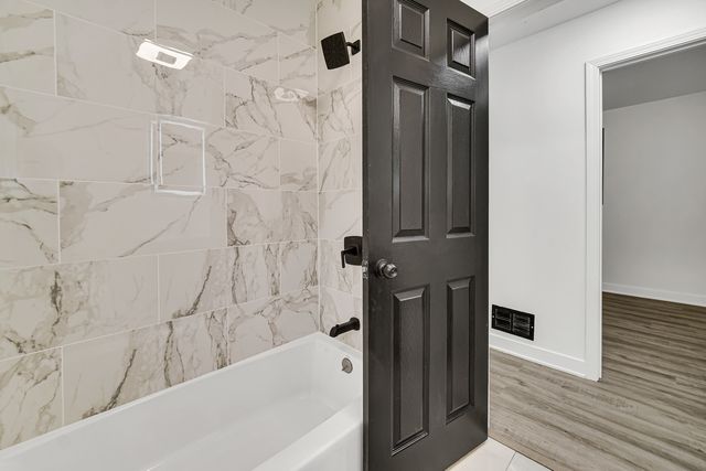 6420 S Winchester Avenue, Chicago, IL 60636