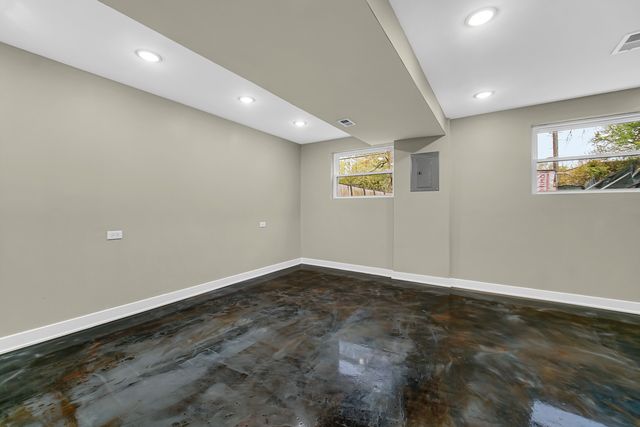 6420 S Winchester Avenue, Chicago, IL 60636