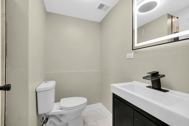 6420 S Winchester Avenue, Chicago, IL 60636