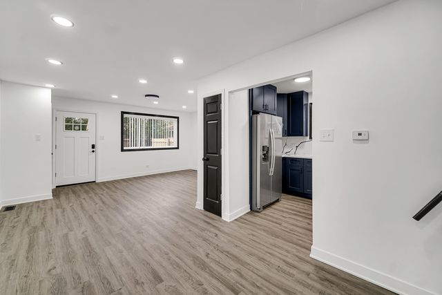 6420 S Winchester Avenue, Chicago, IL 60636