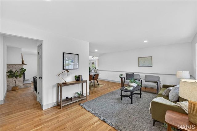 4851 Sunnyview Drive, St Louis, MO 63128