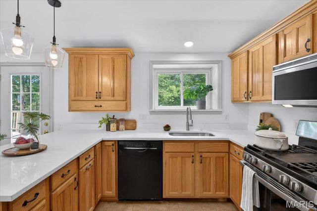 4851 Sunnyview Drive, St Louis, MO 63128