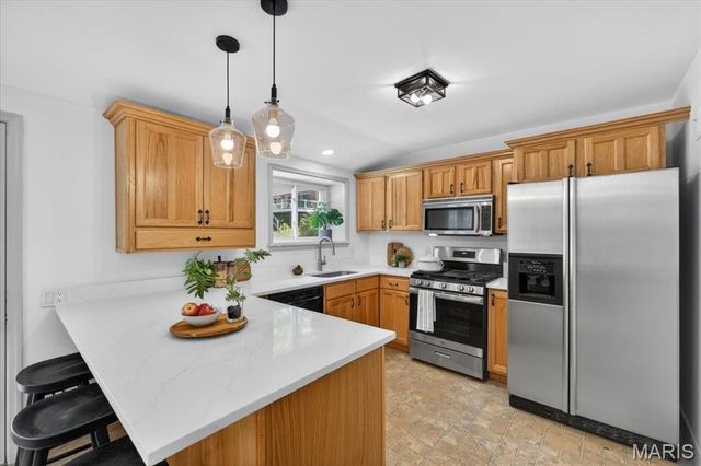 4851 Sunnyview Drive, St Louis, MO 63128