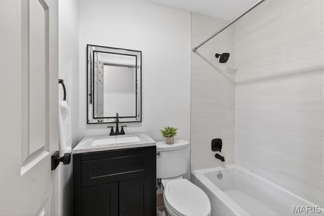 4851 Sunnyview Drive, St Louis, MO 63128