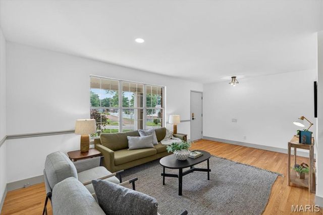 4851 Sunnyview Drive, St Louis, MO 63128