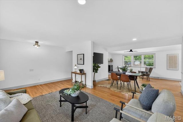 4851 Sunnyview Drive, St Louis, MO 63128