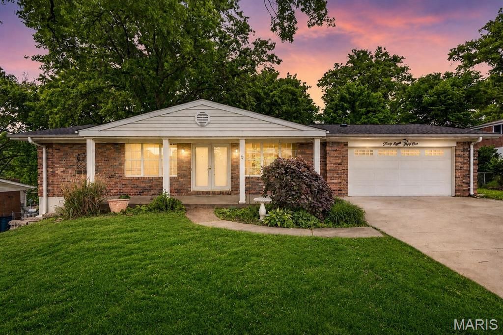 4851 Sunnyview Drive, St Louis, MO 63128
