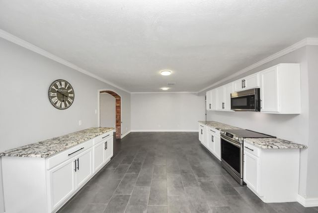 2004 Manor Street, Dayton, TX 77535