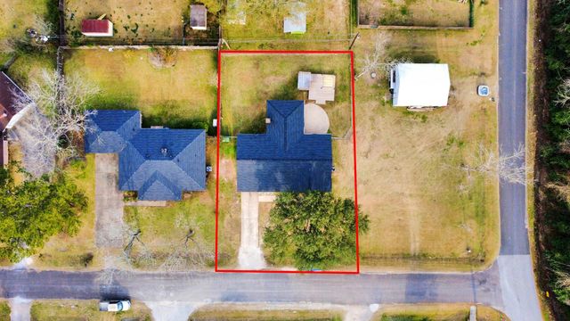 2004 Manor Street, Dayton, TX 77535
