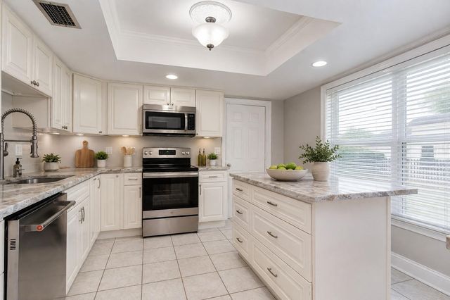 4723 SOUTHBREEZE DRIVE, Tampa, FL 33624