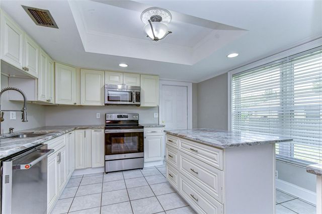 4723 SOUTHBREEZE DRIVE, Tampa, FL 33624