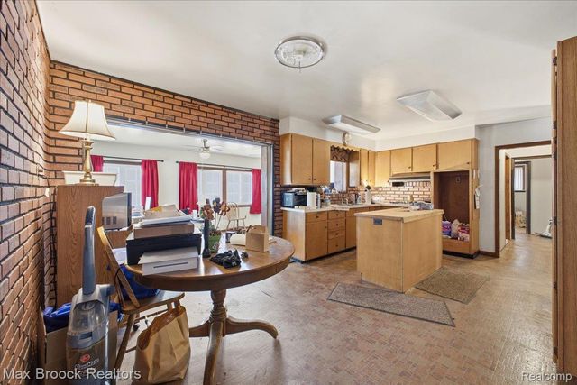 30629 Ecorse Road, Romulus, MI 48174