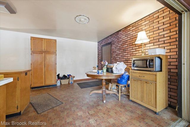 30629 Ecorse Road, Romulus, MI 48174