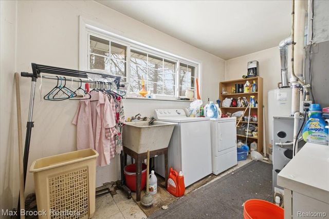 30629 Ecorse Road, Romulus, MI 48174