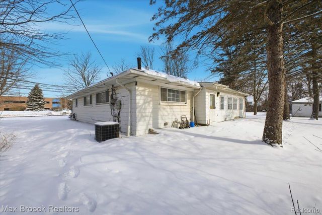 30629 Ecorse Road, Romulus, MI 48174