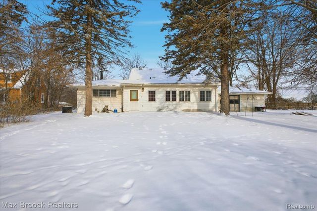 30629 Ecorse Road, Romulus, MI 48174