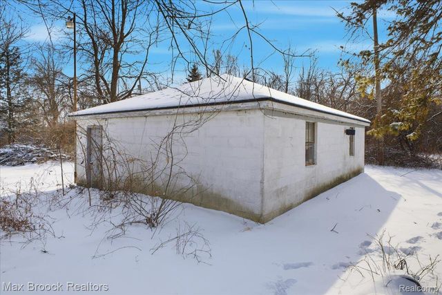 30629 Ecorse Road, Romulus, MI 48174
