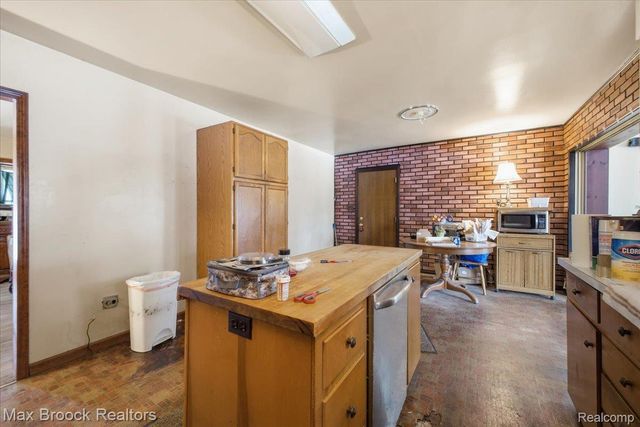 30629 Ecorse Road, Romulus, MI 48174