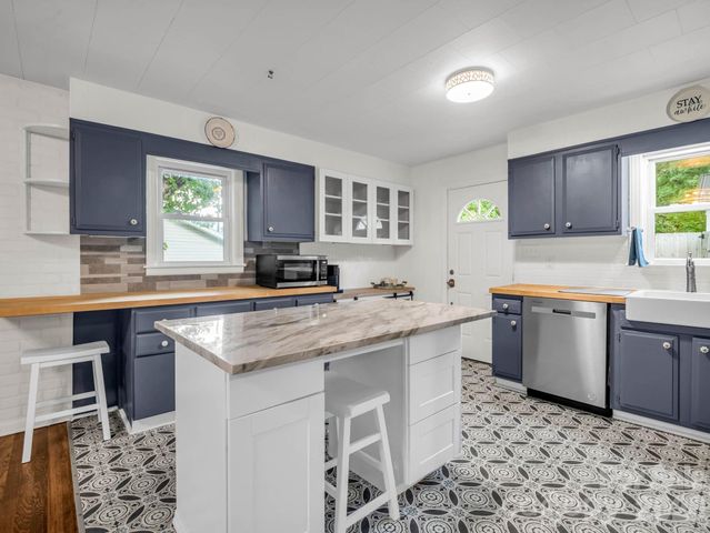 407 Hiawassee Avenue, Black Mountain, NC 28711