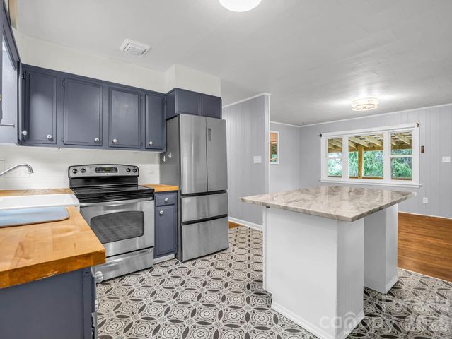 407 Hiawassee Avenue, Black Mountain, NC 28711