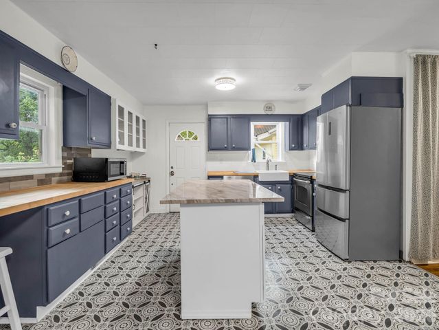 407 Hiawassee Avenue, Black Mountain, NC 28711