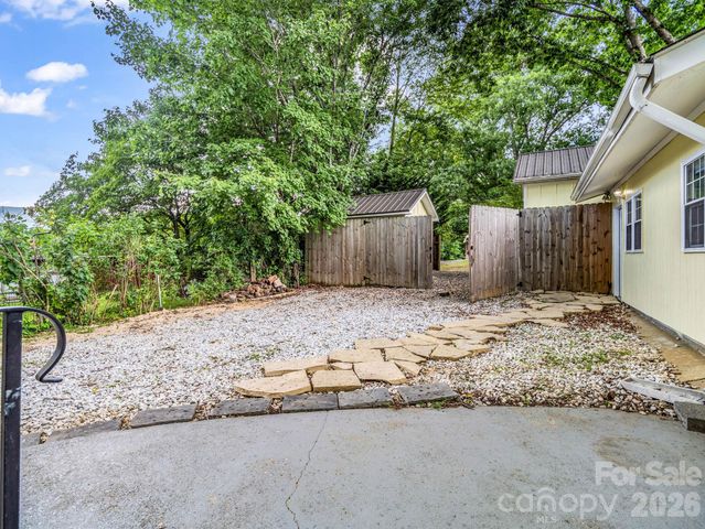 407 Hiawassee Avenue, Black Mountain, NC 28711