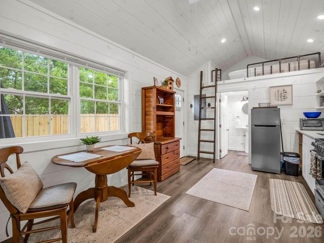 407 Hiawassee Avenue, Black Mountain, NC 28711
