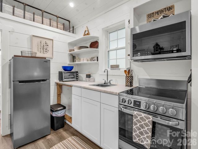 407 Hiawassee Avenue, Black Mountain, NC 28711