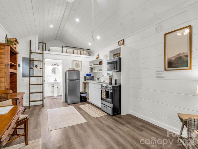 407 Hiawassee Avenue, Black Mountain, NC 28711