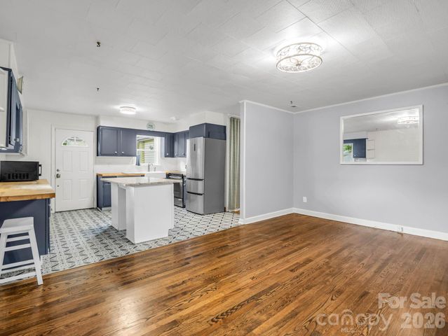407 Hiawassee Avenue, Black Mountain, NC 28711