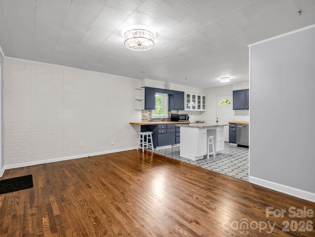 407 Hiawassee Avenue, Black Mountain, NC 28711