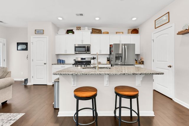 1053 Enclave Ave, Pleasant View, TN 37146