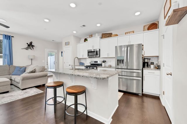 1053 Enclave Ave, Pleasant View, TN 37146