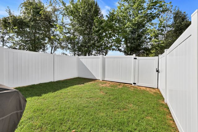 1053 Enclave Ave, Pleasant View, TN 37146