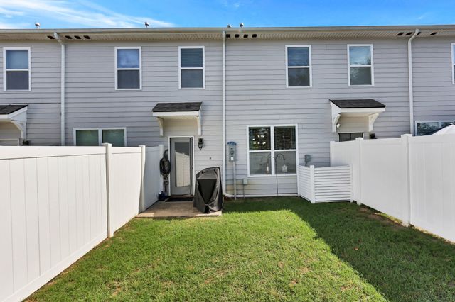 1053 Enclave Ave, Pleasant View, TN 37146