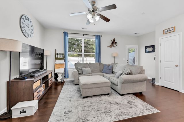 1053 Enclave Ave, Pleasant View, TN 37146